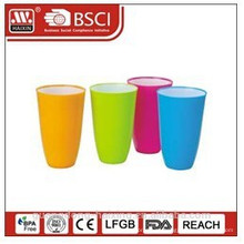 Copa de agua de plástico bicolor 0,65 L